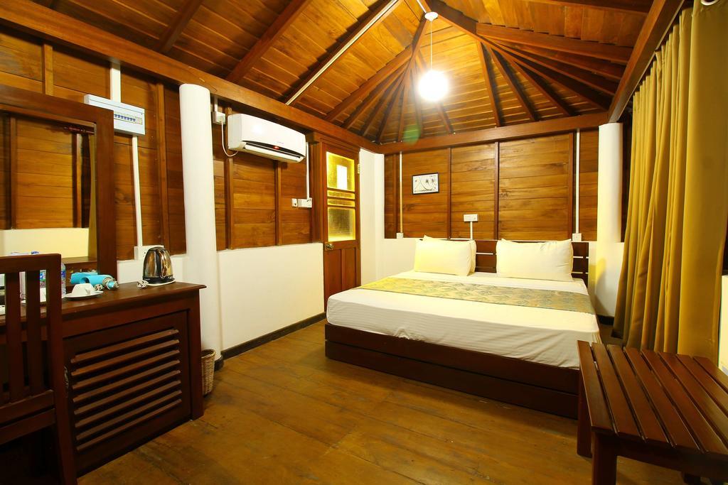 Rock Fort Beach Resort Unawatuna Extérieur photo