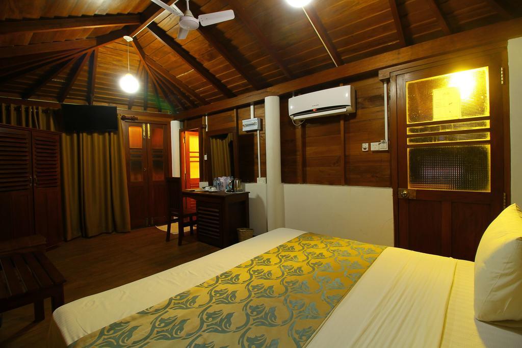 Rock Fort Beach Resort Unawatuna Extérieur photo