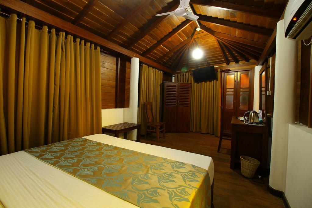 Rock Fort Beach Resort Unawatuna Extérieur photo
